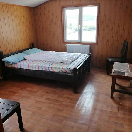 La Elvetian Hotell Iasi Exteriör bild