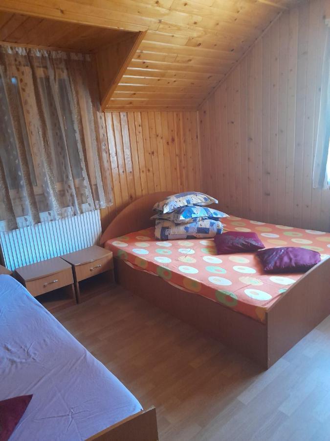 La Elvetian Hotell Iasi Exteriör bild