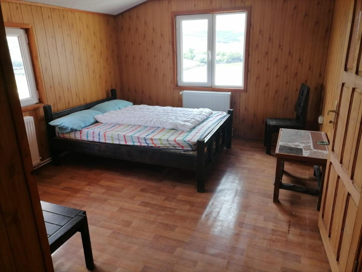 La Elvetian Hotell Iasi Exteriör bild
